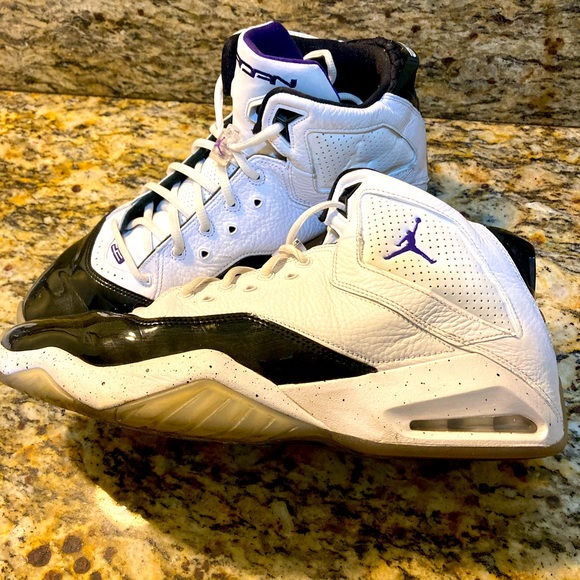 Jordan Basketball shoes. - Picture 2 of 4